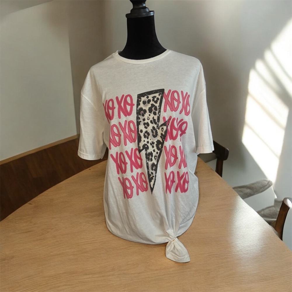 Gildan White Tee with Lightning Bolt Leopard Print w/Pink XO